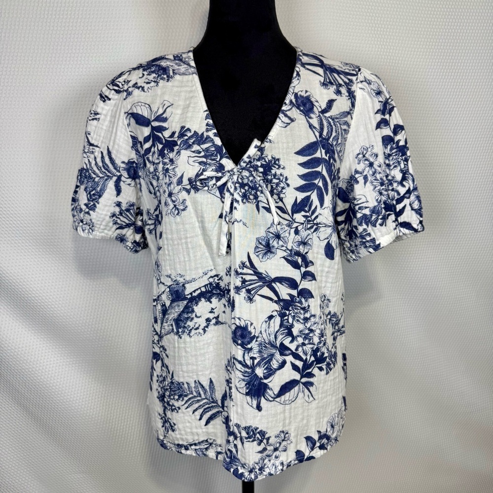 CeCe Blue & White Floral Cotton V-neck Tie-Neck Blouse Size Medium Puff Sleeves